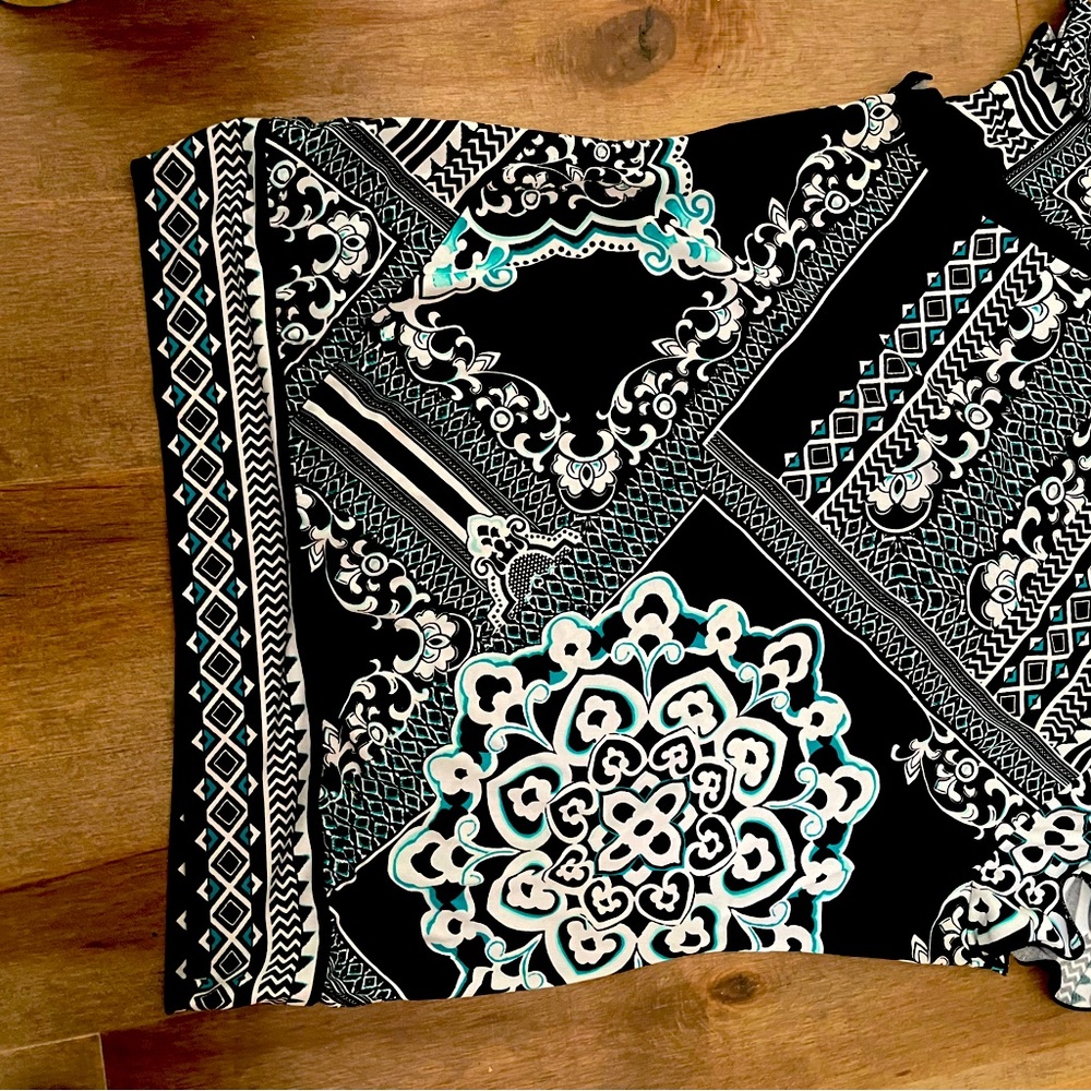 Women’s large White House black market top black white and teal